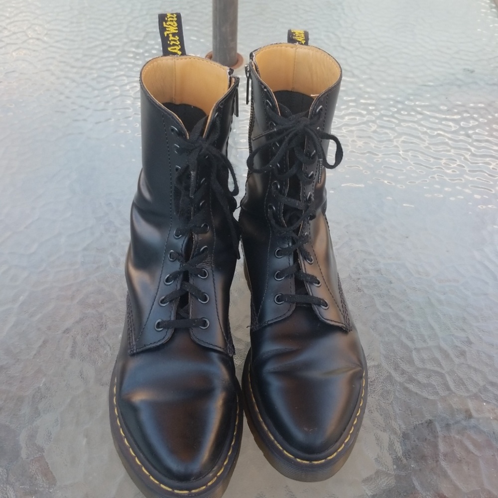 Dr. Martens Alix unstiching by zipper light scuffs